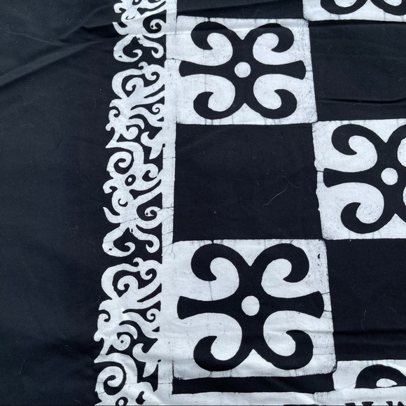 Malaysian Batik Tablecloth Tapestry Rectangle and Set Of 6 Cloth Napkins Set - Picture 9 of 16